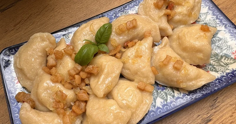 Pierogi z ziemniakami i kapustą kiszoną