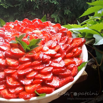 Tarta budyniowa z truskawkami