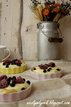 Francuska tarta z musem jogurtowym na bazie budyniu