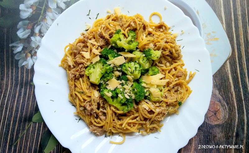 Spaghetti w pesto z tuńczykiem i brokułami