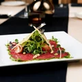 Carpaccio wołowe z rukolą