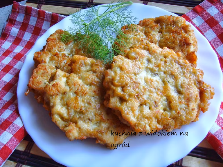 Pieczarkowo-serowe kotleciki z piersi kurczaka. Smaczne i delikatne.