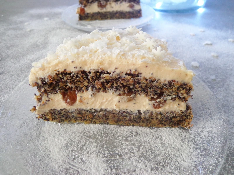 Tort makowy z kremem budyniowym