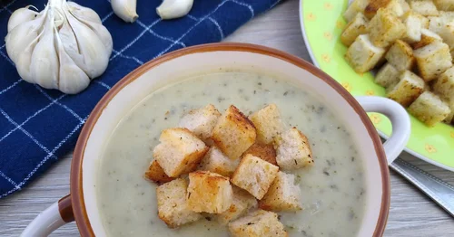 Zupa krem z pieczonej cukinii i czosnku