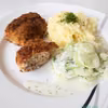 Kotlet mielony z mizerią
