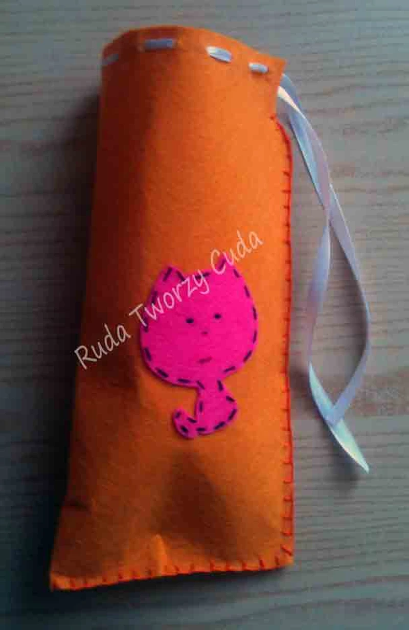 Filcowe etui na okulary z kotkiem