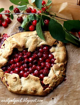 Tarta migdałowa z wiśniami