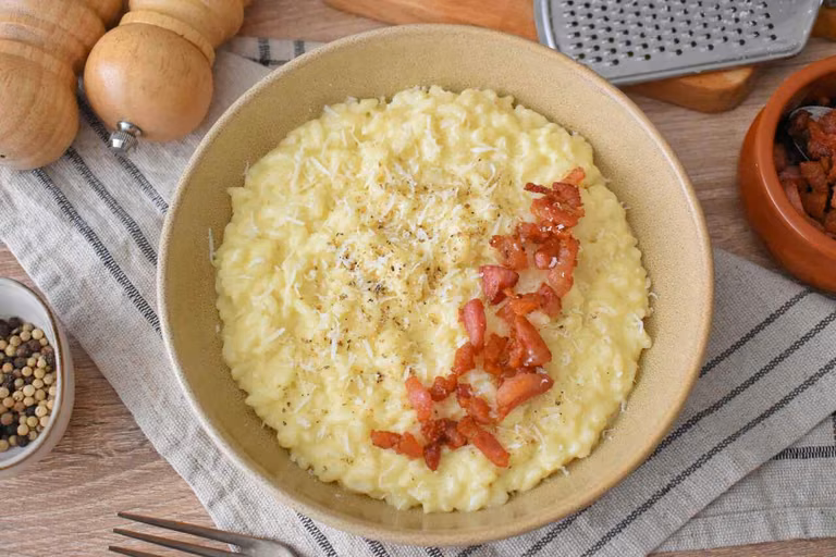 Włoskie risotto alla carbonara