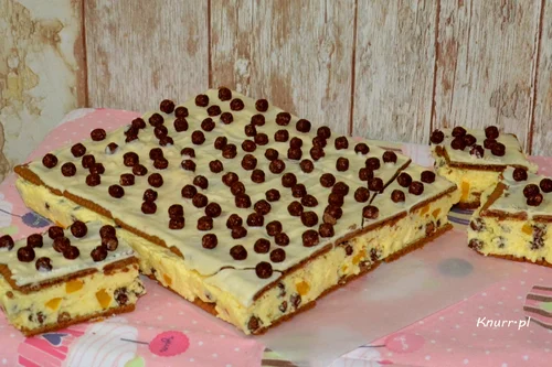 Piegusek budyniowy - efektowne ciasto bez pieczenia