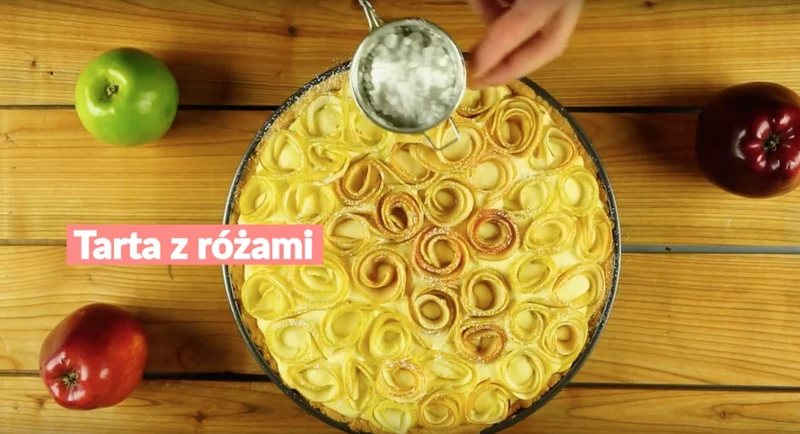 Tarta z różami z jabłek i masą budyniową