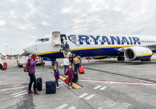 Ryanair otwiera 14 nowych tras z Polski! Zimowe podróże od 79 zł – zobacz, dokąd polecieć taniej!