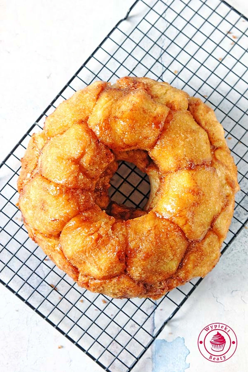 Monkey bread z bananami i czekoladą