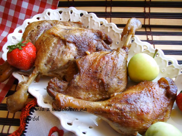 Kacze udka, aromatyczne z majerankiem i czosnkiem. Soczyste z patelni.