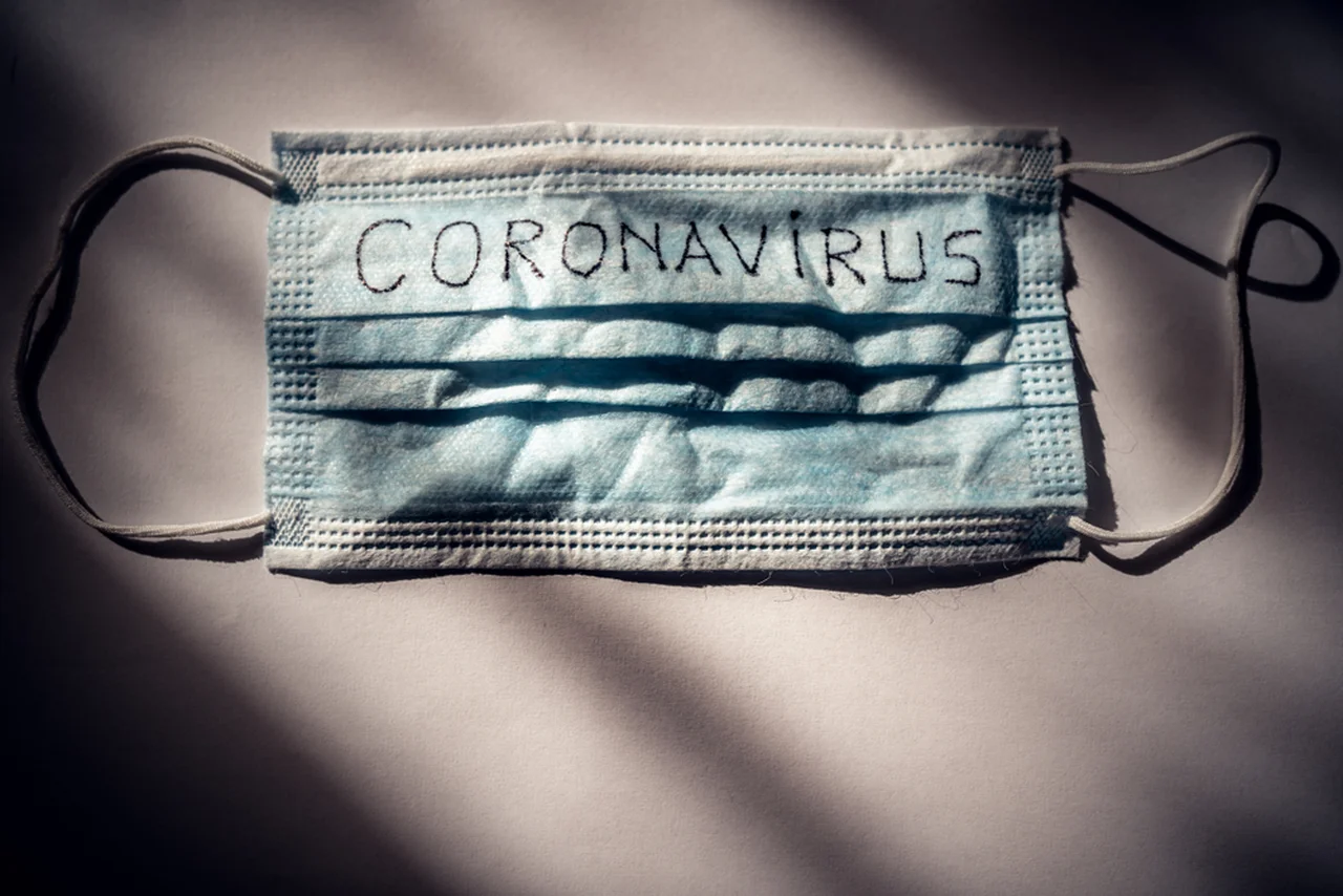 9 mitów na temat koronawirusa COVID-19. W co nie powinniśmy wierzyć?