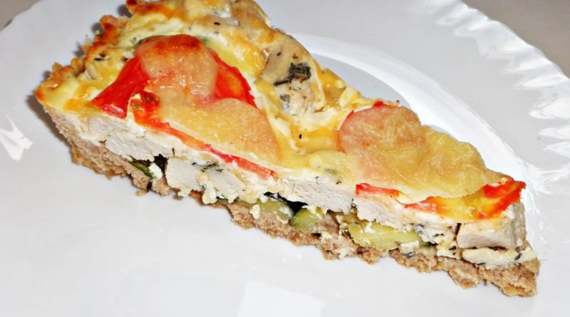 Dietetyczna tarta z kurczakiem mozarellą i cukinią