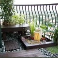Pięknie udekorowany balkon