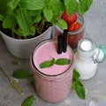 Koktajl truskawkowy z miętą mojito