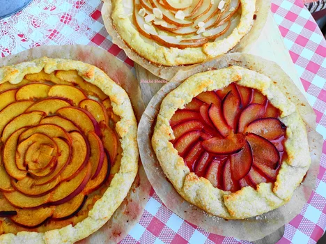 Galette ze śliwkami.
