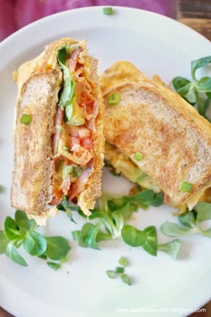 Tost z omletem