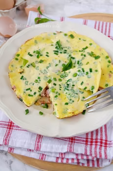 Omlet z groszkiem i szynką