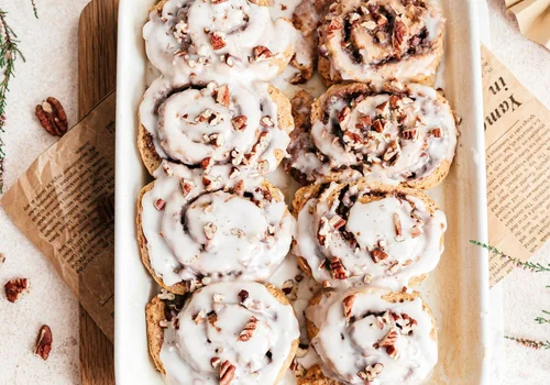 Marchewkowe ślimaczki z orzechami