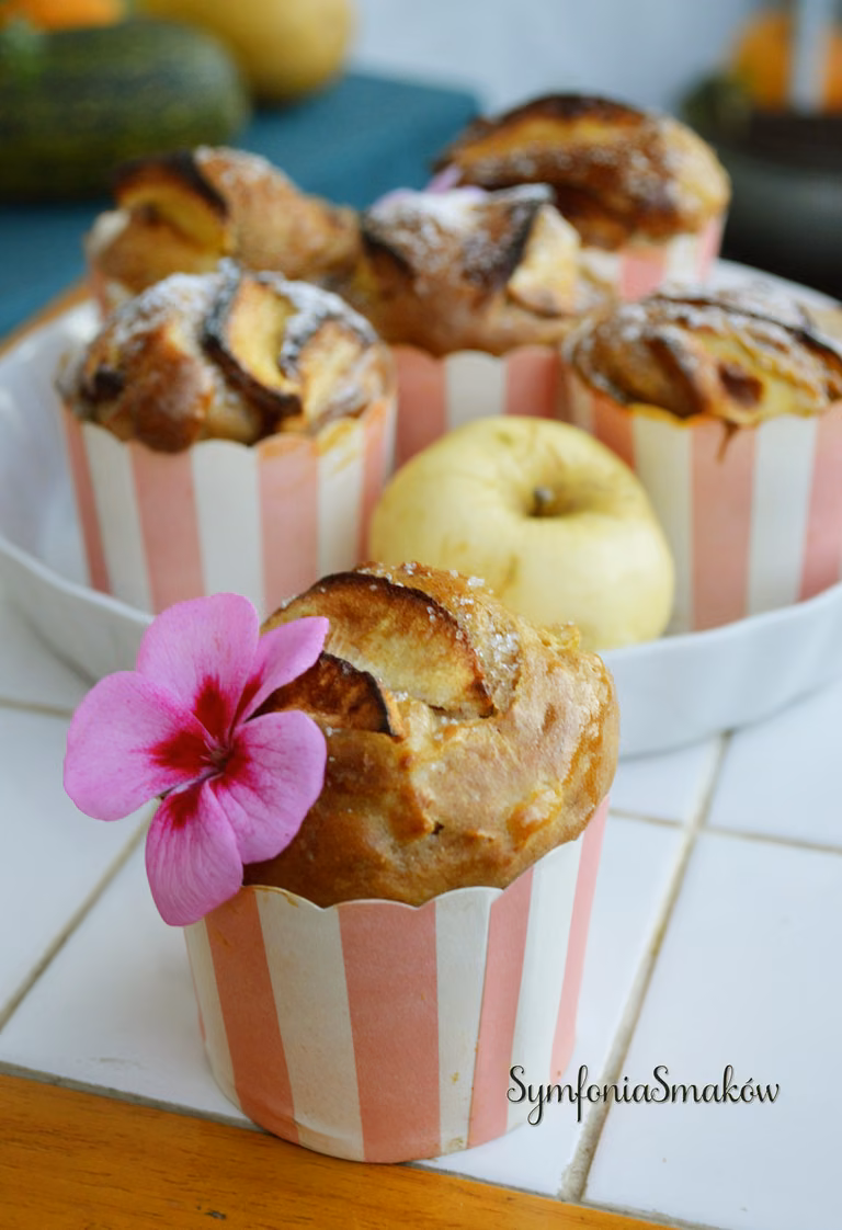 Wysokie, jesienne muffiny z antonówkami, cynamonem, imbirem i wanilią.