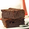 Bardzo czekoladowe ciasto (brownie) z czekoladą