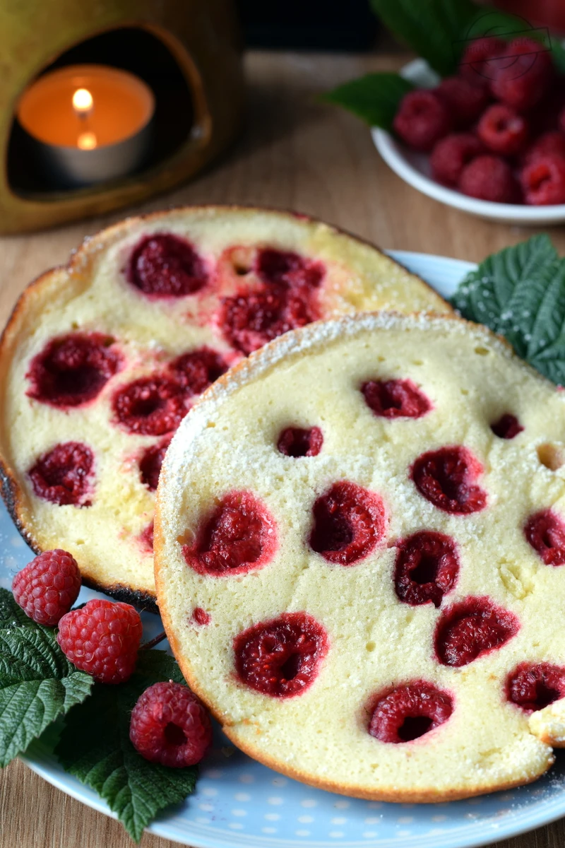 Biszkoptowy omlet malinowy
