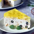 Sernik bananowy z borówkami bez pieczenia