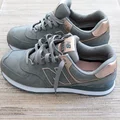 szare New Balance