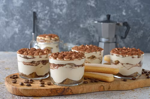 Tiramisu jak prosto z włoskiej kawiarni. Odkryj sekrety przygotowania tego klasycznego deseru!