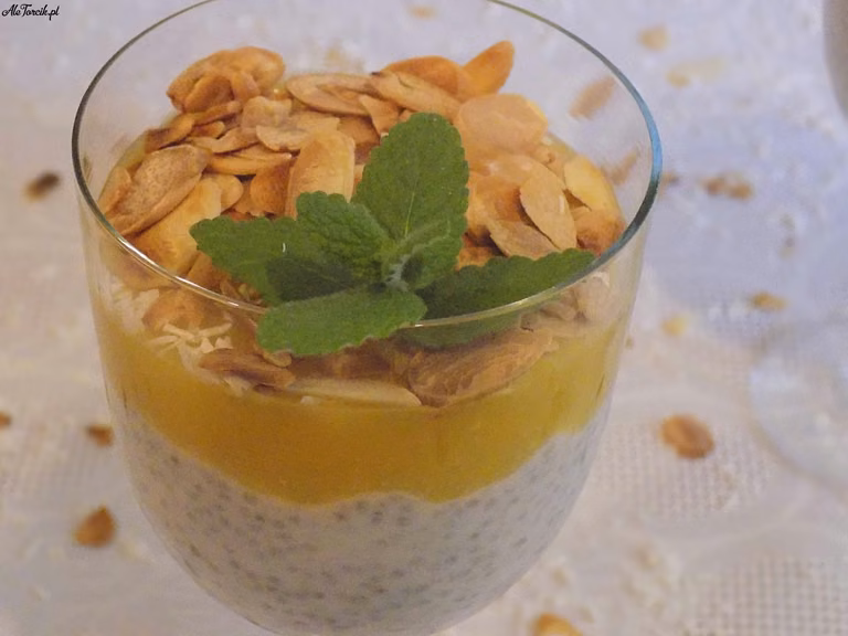 Kokosowy pudding z nasionami chia i mango