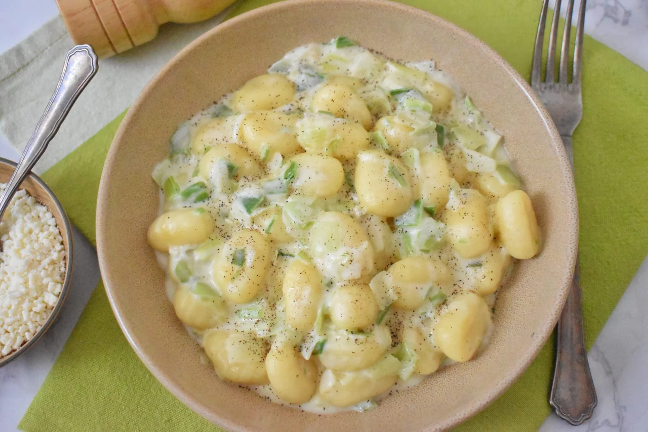 Gnocchi w śmietanowym sosie z porami i gorgonzolą