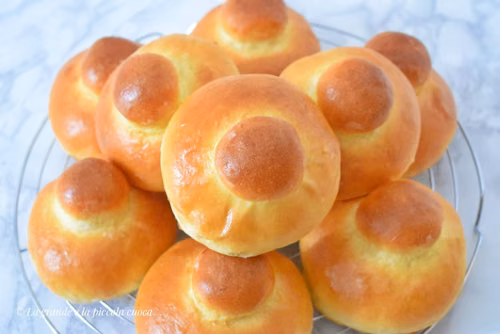 Sycylijskie brioszki - "brioche col tuppo"