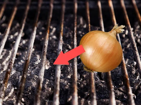 Jak szybko wyczyścić grill? Genialny trik bez wykorzystywania środków chemicznych!