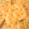 Puszysta focaccia z ziołami i ricottą