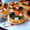 KOSZYCZKI Z CIASTA FRANCUSKIEGO Z SAŁATKĄ Z RUKOLI