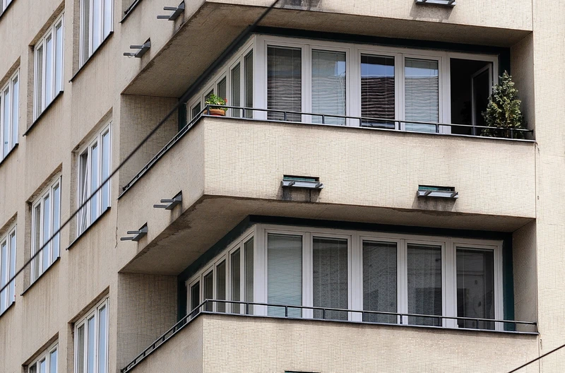 Nowe obowiązki właścicieli balkonów. Obowiązkowe ubezpieczenie, przeglądy i surowe limity