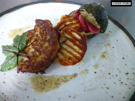 Ser halloumi w cukinii z malinami