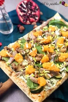Tarta z dynią, grzybami i śledziami (przepis K. Okrasy)