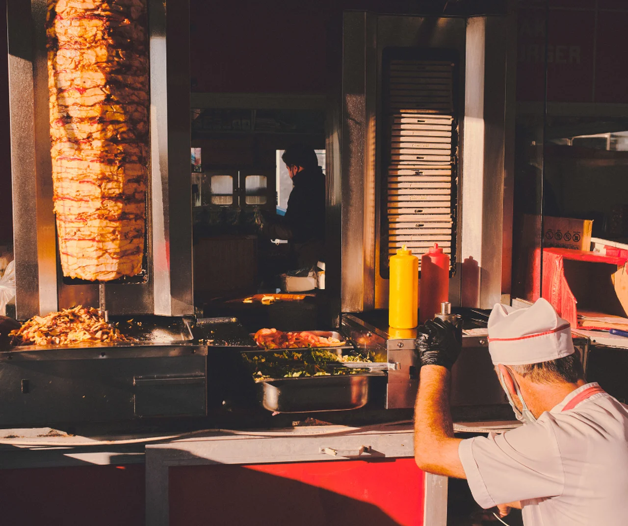 Gdzie zjeść największego i najtańszego kebaba w Polsce? Odpowiedź może Cię zaskoczyć!