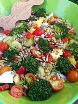 Sałatka z kabanosem