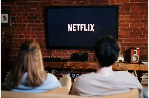 Drugi sezon kultowego thrillera już na Netflixie! Sprawdź, do kogo tym razem zadzwoni telefon!