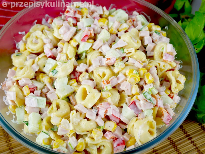 Sałatka Niedzielna z tortellini - szybka i smaczna