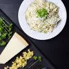Lekki makaron alfredo z kurczakiem (6 składników)