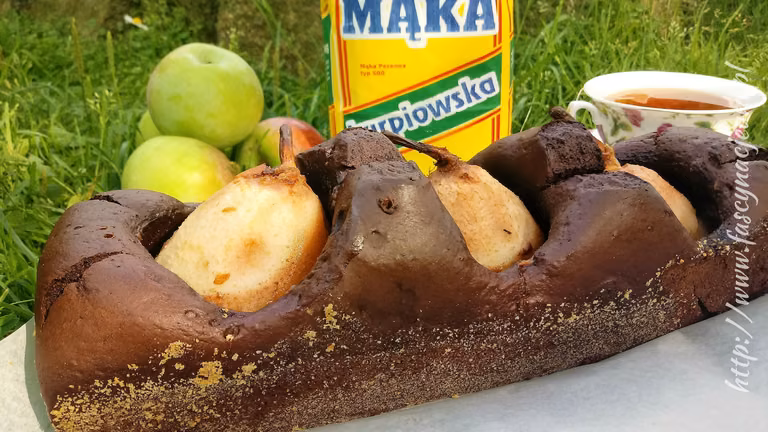 Czekoladowe ciasto z gruszkami