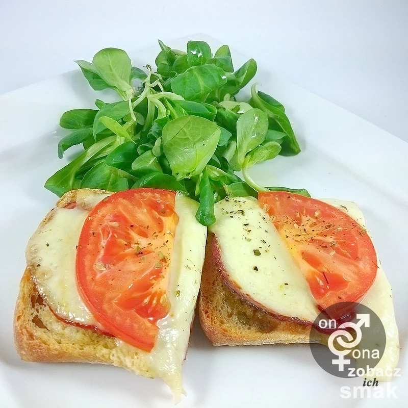 ciabatta z chorizo i mozarellą