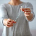 Wiele kobiet popełnia te błędy, używając tamponów! Sprawdź, czego należy unikać!