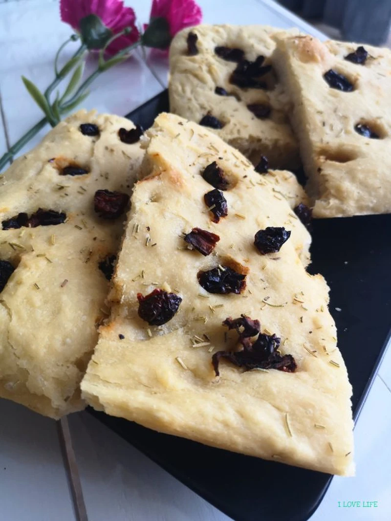 Foccacia z suszonymi pomidorami