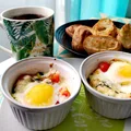 śniadanie mistrzów: jajka zapiekane z serem pleśniowym